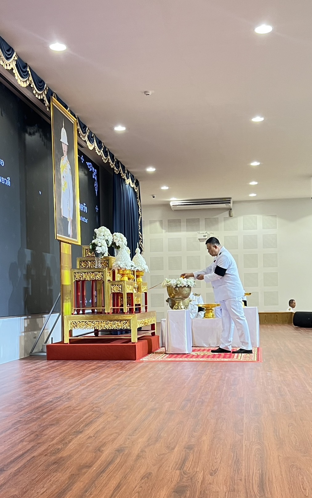title - ส.ป.ก.ตรัง ร่วมประกอบพิธีถวายน้ำสรงพระศพหน้าพระรูป สมเด็จพระเจ้าลูกเธอ เจ้าฟ้าพัชรกิติยาภา นเรนทิราเทพยวดี กรมหลวงราชสาริณีสิริพัชร มหาวัชรราชธิดา เพื่อน้อมเกล้าน้อมกระหม่อมส่งเสด็จสู่สวรรคาลัย